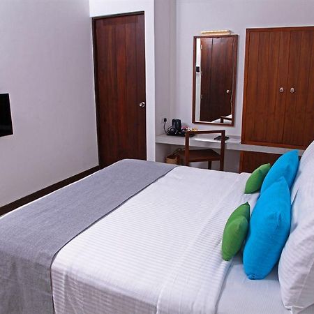 Blue Oceanic Beach Hotel Negombo Eksteriør billede